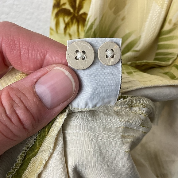 Pre-Owned Tommy Bahama Yellow Floral Short Sleeve Silk Button Up Shirt, Size XL - Picture 8 of 10